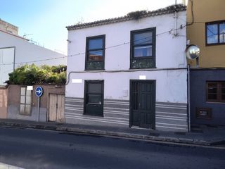 House in Calle el medio arriba 47. Gran potencial que tiene el inmueble