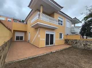 Chalet in Cuesta de la Villa. Gran potencial que tiene el inmueble