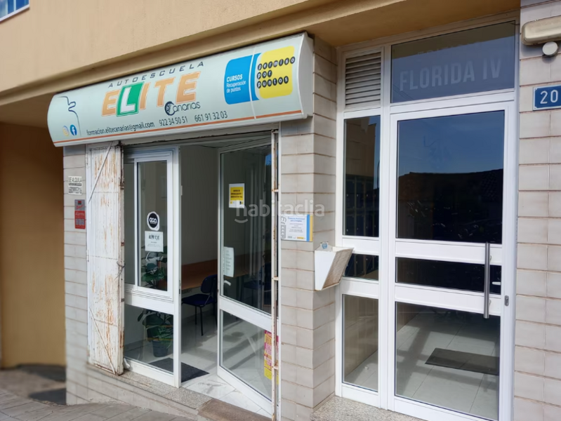 Foto 078f6737-4749-4ebc-80ae-c204ebf23858. Aparcament cotxe a avenida tres de mayo 20 a Los Realejos pueblo Realejos (Los)