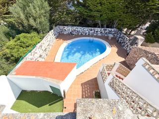 Maison à Cala d´En Bosch-Serpentona. Chalet con piscina