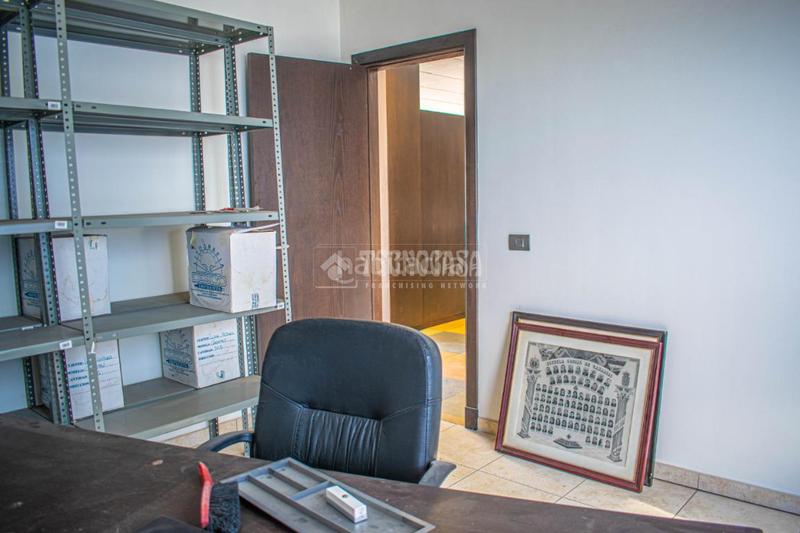Foto fa4aaee0-d5b3-4077-9d3f-e80955b51f67. Alquiler local comercial almacén en alquiler en Guaza Arona
