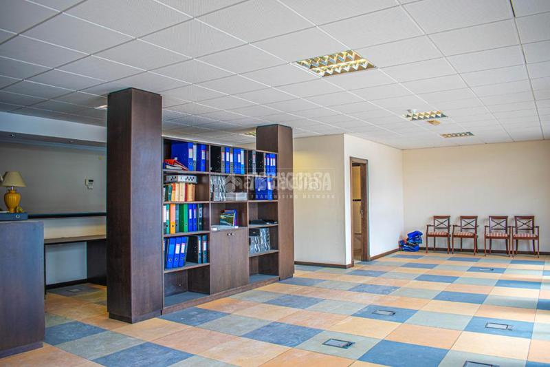 Foto 531b972a-d942-4eed-9a65-f62028afdc0a. Location local commercial dans Guaza Arona