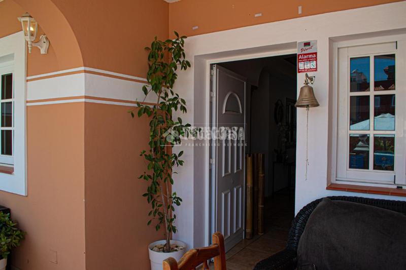 Foto 33cdb73f-b8c3-435c-9a94-f4e37d32ae1a. Casa pareada casa en venta en Cho - Parque de la Reina Arona