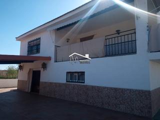 Casa  Avenida de los cisneros. Casa independiente en yeles