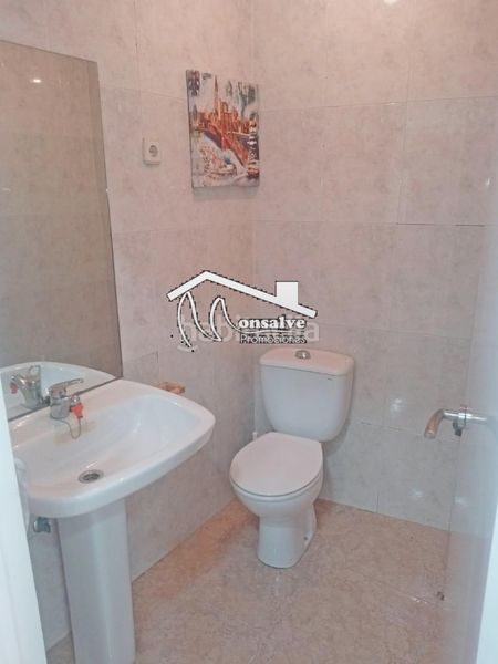 Foto f4a63f4b-5481-413b-965b-aa92b00dae9e. Affitto locale commerciale in avenida rufino rubio 10 in Yeles
