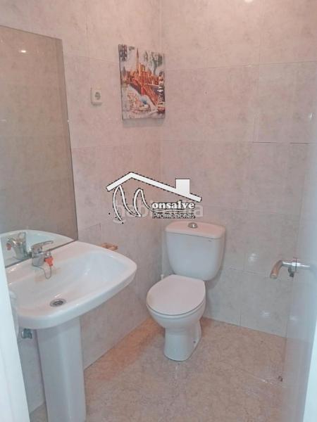 Foto f4a63f4b-5481-413b-965b-aa92b00dae9e. Miete geschäftsraum in avenida rufino rubio 10 in Yeles