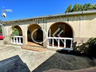 Maison à Coria. Chalet  con piscina y parcela de regadío en coriacáceres