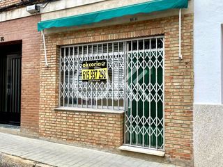 Local Comercial  San isidoro. Local comercial en barrio de nueva york de coriacáceres