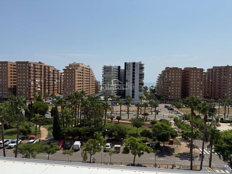 Foto b84aa072-5465-43eb-9e01-7525b2b6dcca. Apartamento en jardin 33 apartamento frontal con terraza de 32m2 en Oropesa del Mar