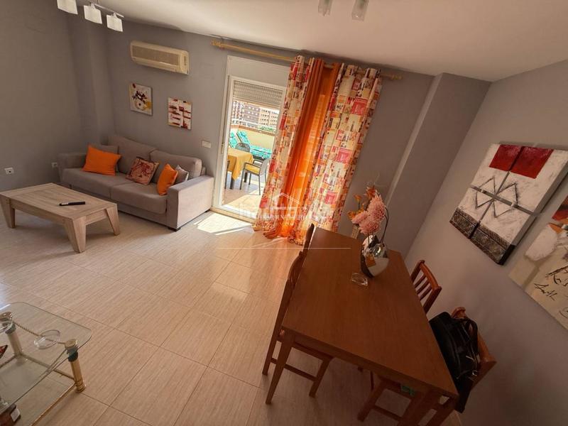 Foto d7bdd29c-0a00-4209-b71d-773edd1eb8df. Apartamento en jardin 33 apartamento frontal con terraza de 32m2 en Oropesa del Mar