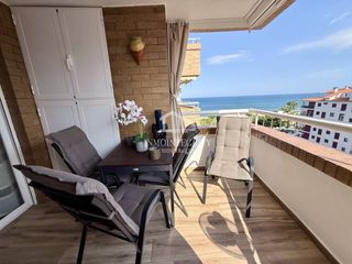 Appartement en Calle amplaries 23. Estrena tu nuevo apartamento en la playa amplaries