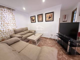 Apartamento en Calle antina 1. Amplio apartamento con terraza, piscina y plaza de garaje en mag