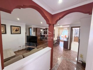 Appartement en Calle antina 1. Amplio apartamento con terraza, piscina y plaza de garaje en mag