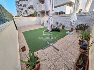 Apartamento  Avenida central. Planta baja esquinero con terraza amplia