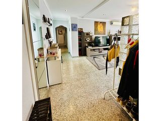 Flat  Calle godofredo ros. Venta de piso exterior en montolivet, valència capital. con asce