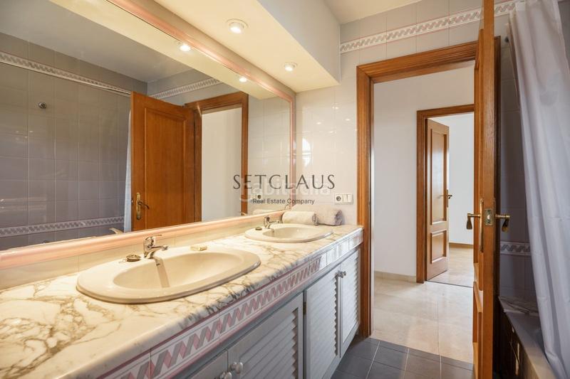 Foto 802487b7-6769-40f7-8e21-013fa6224d95. Chalet teia. mucha luz y espacios muy amplios en Teià