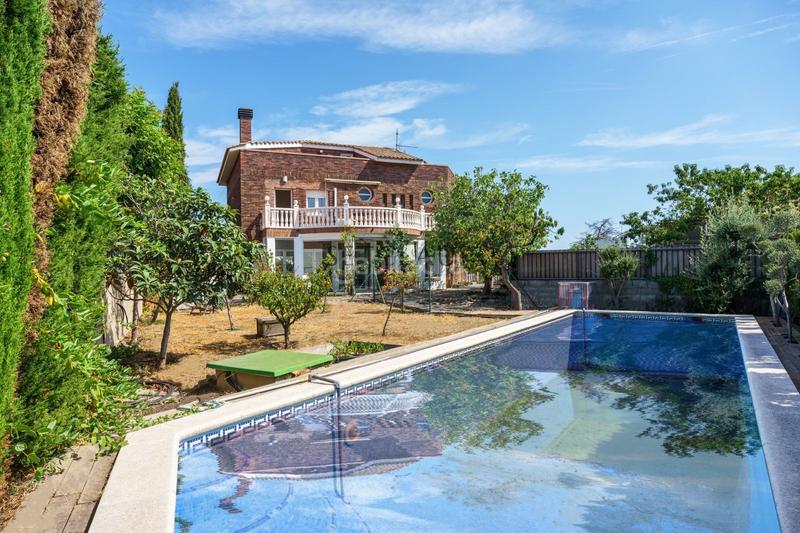 Foto a373826b-9026-4476-8db4-56a8c12bd80e. Chalet teia. mucha luz y espacios muy amplios en Teià