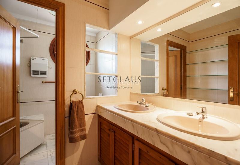 Foto c5eee92c-d7e0-49fd-adcb-c9f8708c25ec. Chalet teia. mucha luz y espacios muy amplios en Teià