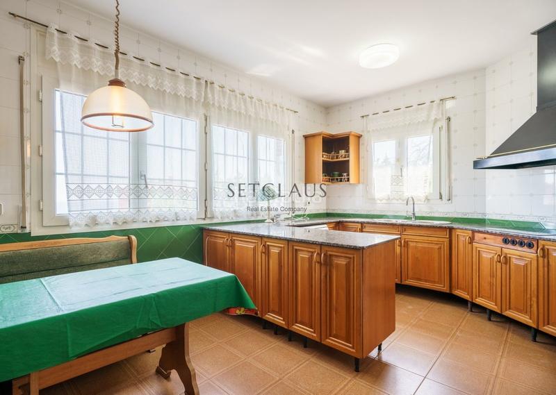 Foto d5d75561-7b8d-45ba-a72c-39f2b86b0d4a. Chalet teia. mucha luz y espacios muy amplios en Teià