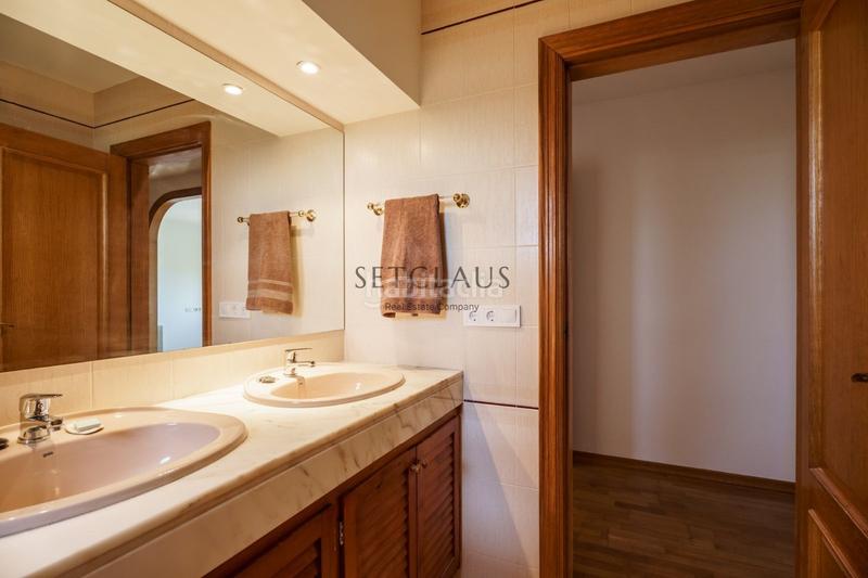 Foto f16219ad-a607-465c-afdf-3f437ad950a4. Chalet teia. mucha luz y espacios muy amplios en Teià