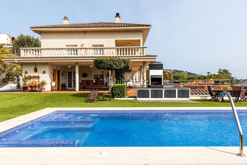 Foto 0d1a49bc-6184-4734-a380-6d8a03171e31. Xalet amb calefacció aparcament piscina a Alella