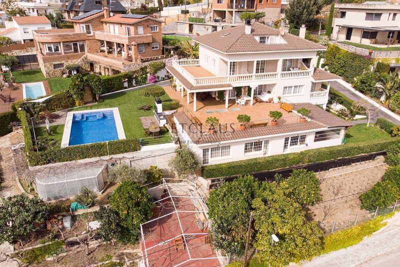 Foto d001a57e-5636-46d2-8726-49e47c80d066. Xalet amb calefacció aparcament piscina a Alella