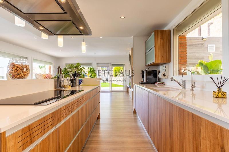 Foto 09ba69dc-be17-4fdd-ab39-009ee5836c13. Chalet parc. mucho espacio i vistas al mar en Alella