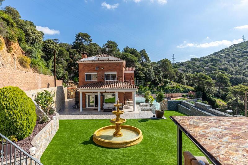 Foto 3054bd79-c785-49a0-a014-d027f15a9809. Chalet parc. mucho espacio i vistas al mar en Alella