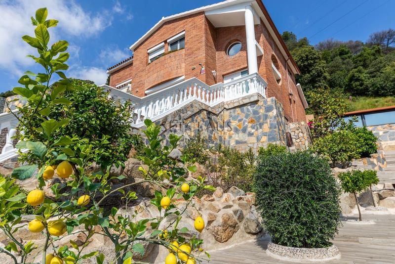 Foto 9a10fa74-af96-4893-92b1-e0eae6e718b9. Chalet parc. mucho espacio i vistas al mar en Alella