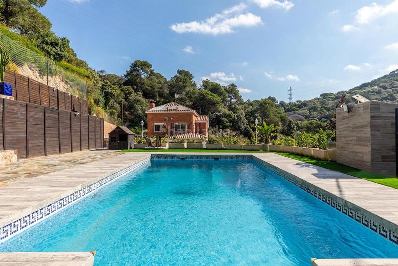 Foto 9a159d85-2922-47ec-ad47-6077d2dd9f1e. Chalet parc. mucho espacio i vistas al mar en Alella