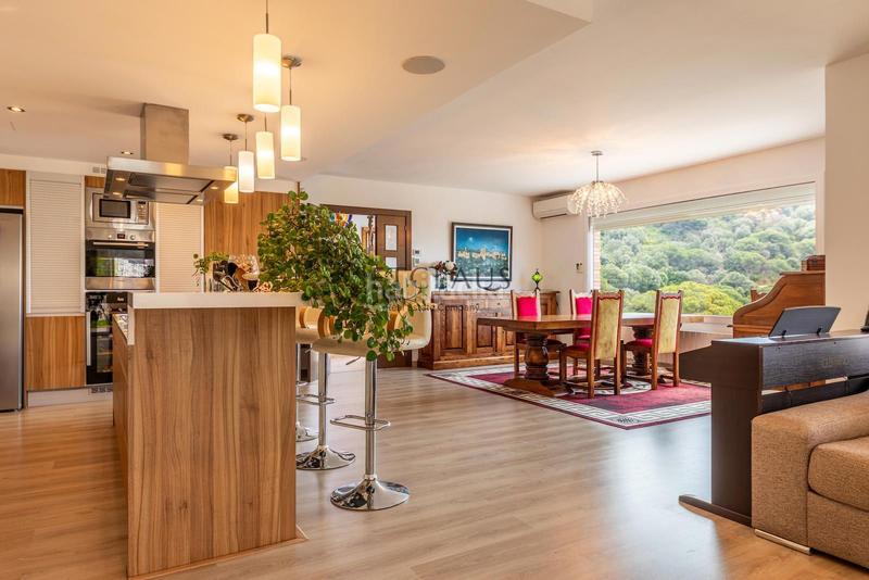 Foto b7a59a42-5afd-43bd-9147-136b2313b662. Chalet parc. mucho espacio i vistas al mar en Alella