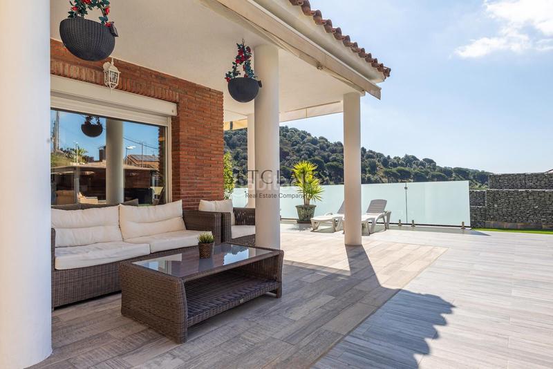 Foto e0b60dfd-93c6-4854-beee-1b35413a896b. Chalet parc. mucho espacio i vistas al mar en Alella