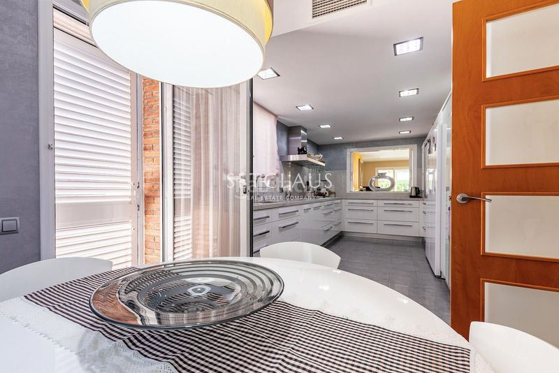 Foto 48c9aa04-88d6-48aa-8939-22f8178988d1. Towny house with heating parking pool in Alella