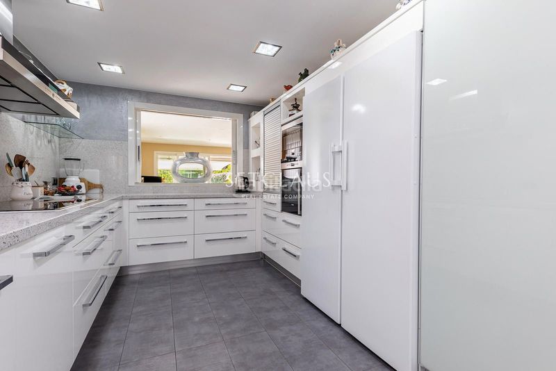Foto b5be9f9b-a751-47b1-9223-983e0d8f1631. Towny house with heating parking pool in Alella