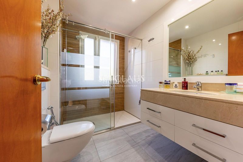 Foto bc3c7e65-3f4a-4e36-a5d3-1bbaabb8ec9e. Towny house with heating parking pool in Alella