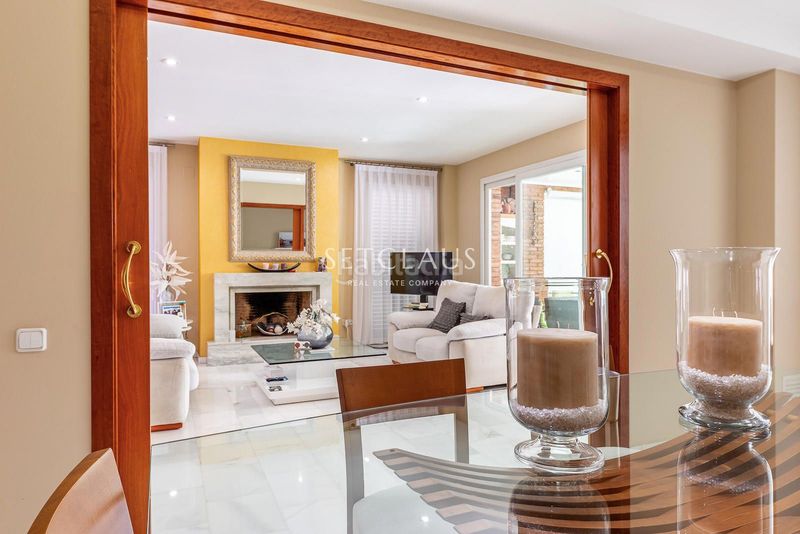 Foto c2cbf05c-5616-49dd-a3d3-90c921386efa. Towny house with heating parking pool in Alella