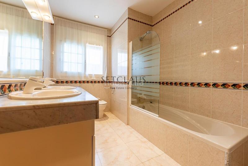 Foto 16cb0544-a7b1-48a6-b909-6ac533c07d9e. Chalet mit heizung parking pool in Zona Alta Premià de Mar