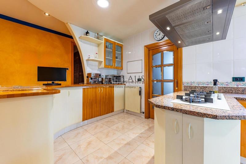 Foto 182d7a5b-bb7b-47f3-840d-7af513f17c41. Chalet mit heizung parking pool in Zona Alta Premià de Mar