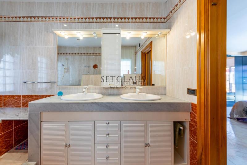 Foto 99bbce8f-c4a9-4405-b85e-2619aaaf4fef. Chalet mit heizung parking pool in Zona Alta Premià de Mar