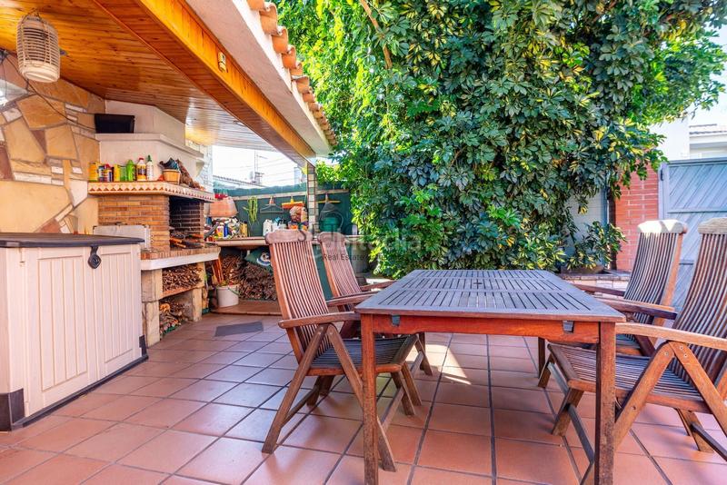 Foto f08d347e-b9c2-4a1d-bd6f-38331eb39712. Chalet mit heizung parking pool in Zona Alta Premià de Mar