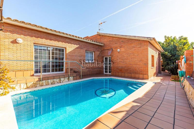 Foto fb544732-1889-41b3-8c1b-a0219db12f18. Chalet mit heizung parking pool in Zona Alta Premià de Mar