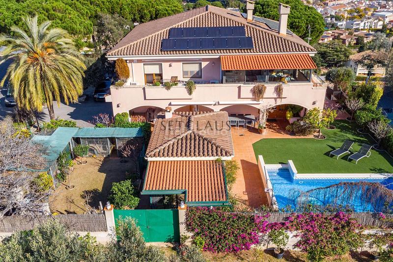 Foto bdd9c4cc-596d-4235-806c-fa6d672aee9a. Chalet . vistas y amplitud en Alella