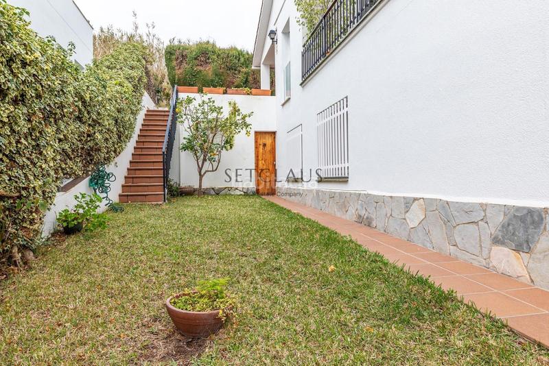 Foto 10e70678-3d5d-4a0a-baf4-6849543e277c. Chalet con riscaldamento parcheggio in Califòrnia-Santa Madrona Masnou (El)