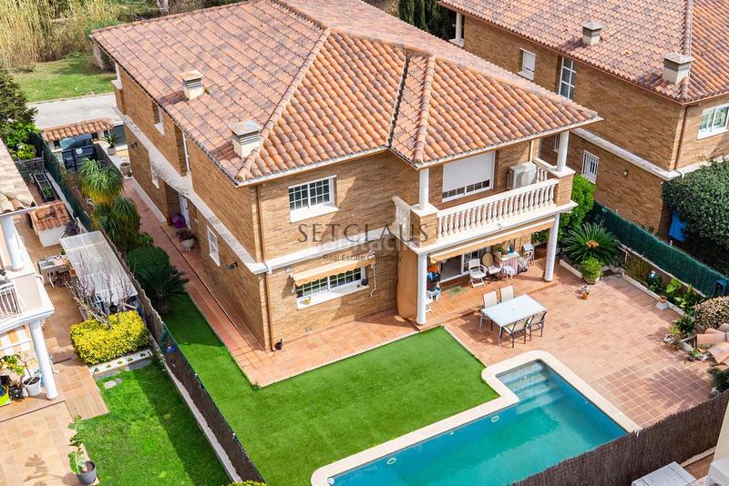 Foto 06efa1a0-8b40-432d-9dc5-24eb6e5d0cec. Chalet con riscaldamento parcheggio piscina in Premià de Dalt