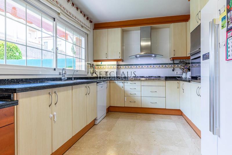 Foto 2e4d6aff-7aac-4d26-9a68-24b0bc2441d7. Chalet con riscaldamento parcheggio piscina in Premià de Dalt