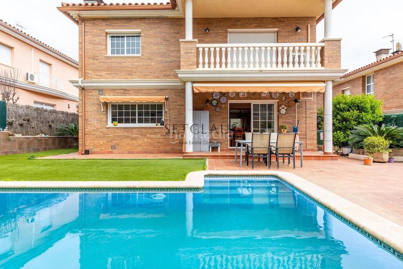 Foto 74aa8362-77a7-426f-8628-6afc1c8805b6. Chalet con riscaldamento parcheggio piscina in Premià de Dalt