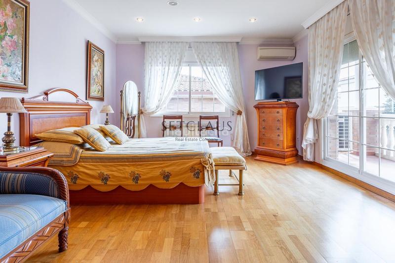 Foto ec0d1b2d-17ae-4f51-8cdd-18a5ec258de1. Chalet con riscaldamento parcheggio piscina in Premià de Dalt