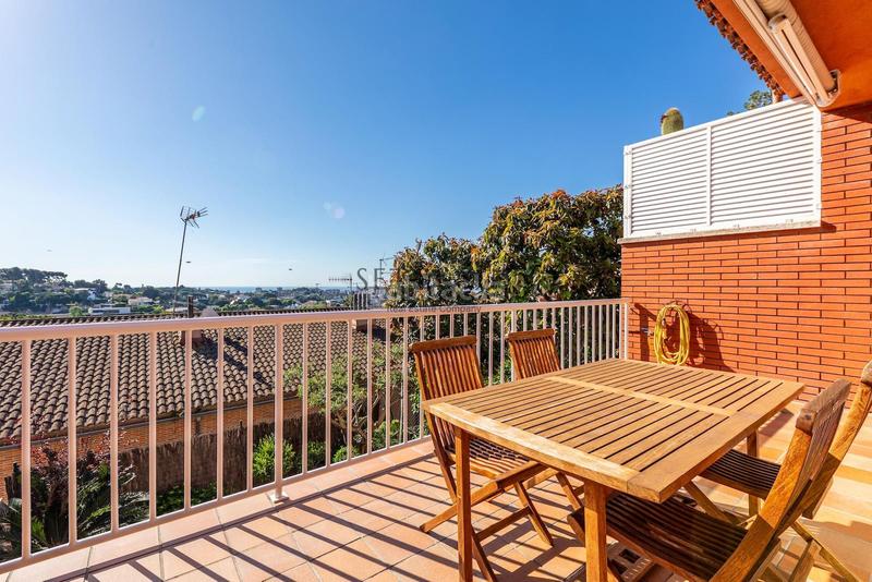 Foto ced24664-eff1-4747-bf18-a1235684ae52. Casa a schiera con riscaldamento parcheggio in Tiana