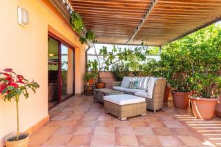 Maison à Nucli Urbà. Argentona. céntrica y con negocio y piso con licencia turística.