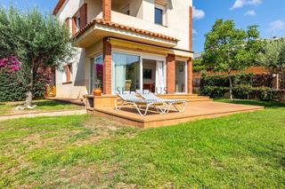 Location Maison jumelée à Teià. Teià. casa pareada con jardín.